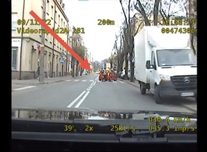 Ledwo ruszył, już dostał mandat. Wszystko rozegrało się na oczach policji [WIDEO]