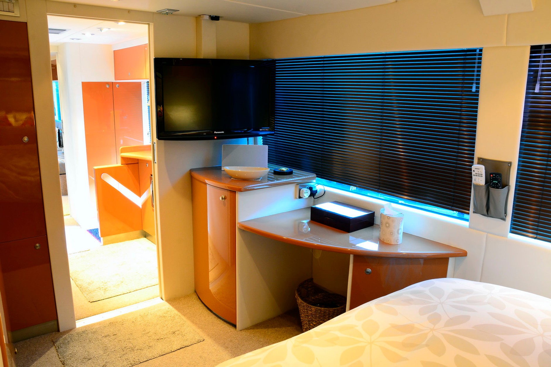 Autobus Ferrari F1 na sprzedaż