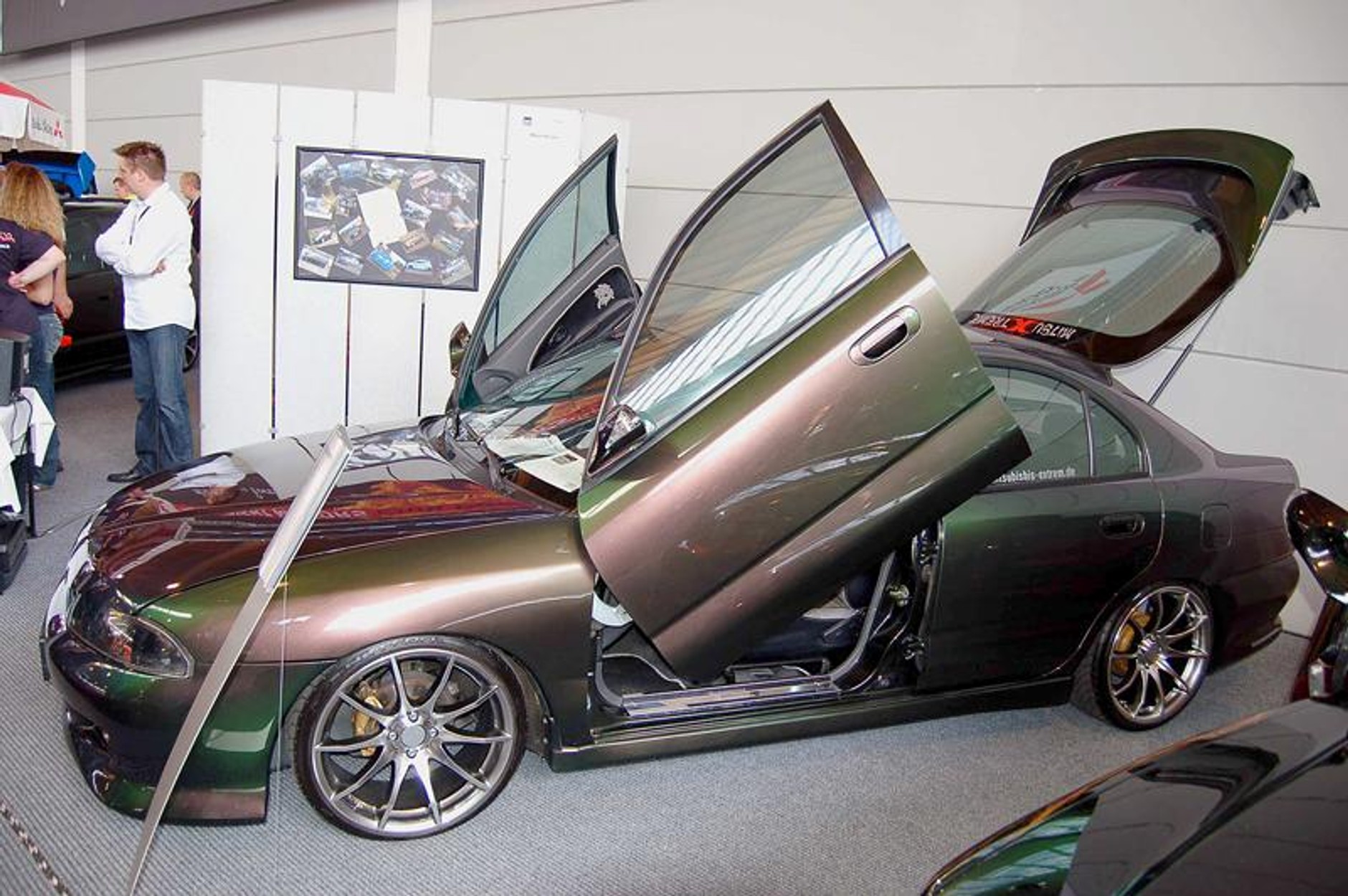 Tuning World Bodensee 2008: Golfy, drifting i dziewczyny -  fotogaleria (2)