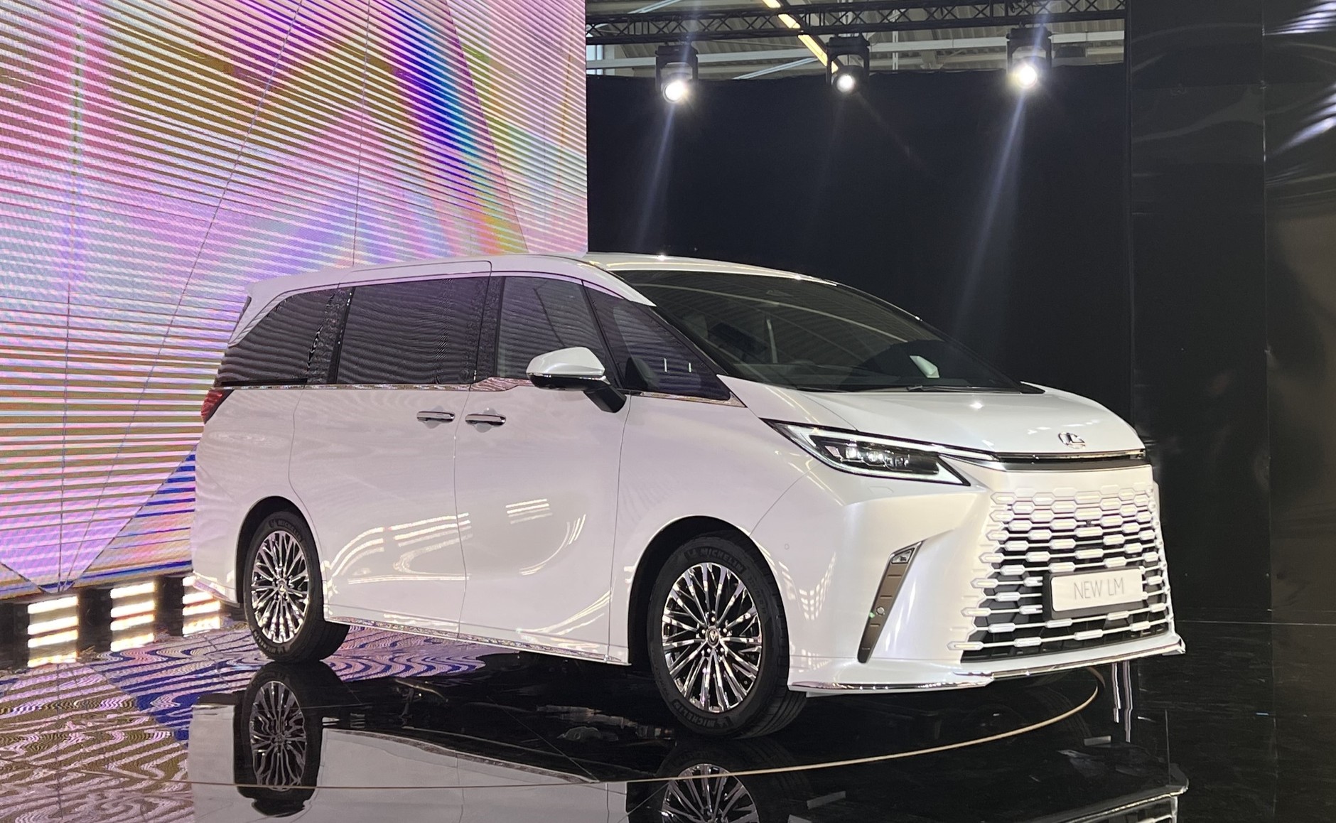 Lexus LM (druga generacja: od 2023 r.)