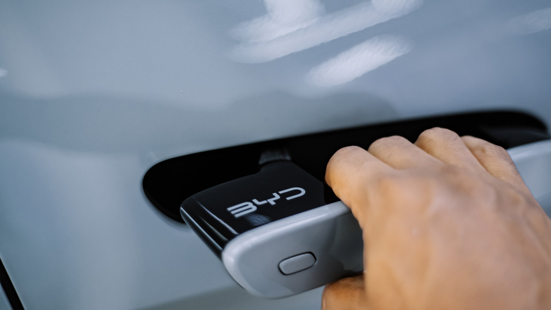 Chowana elektryczna klamka zewnętrzna