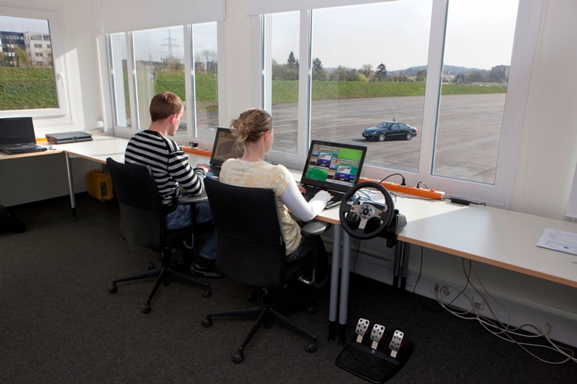 Mercedesy przejęte przez roboty robią dziwne rzeczy