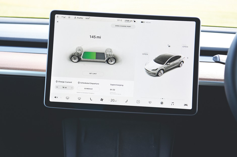 Ford Mustang Mach-E kontra Tesla Model 3