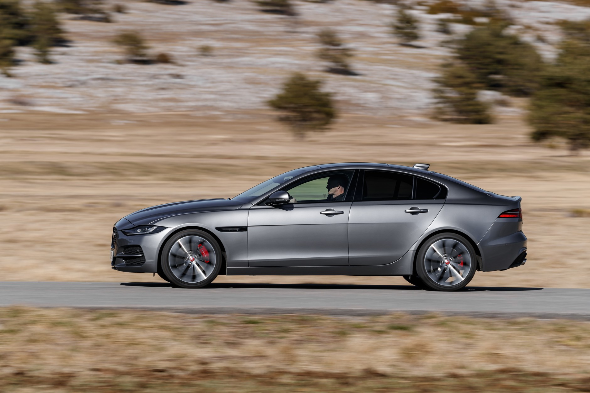 Jaguar XE 1 generacja 2019 rok