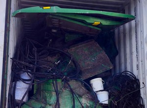 Inspektorzy ITD nie przypuszczali, że w kontenerze znajdą rozczłonkowany kombajn