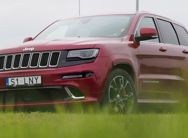Jeep Grand Cherokee SRT8 - ten samochód ma sens!