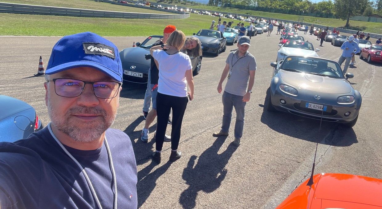 Pojechałem Mazdą MX-5 do Modeny pobić rekord Guinnessa