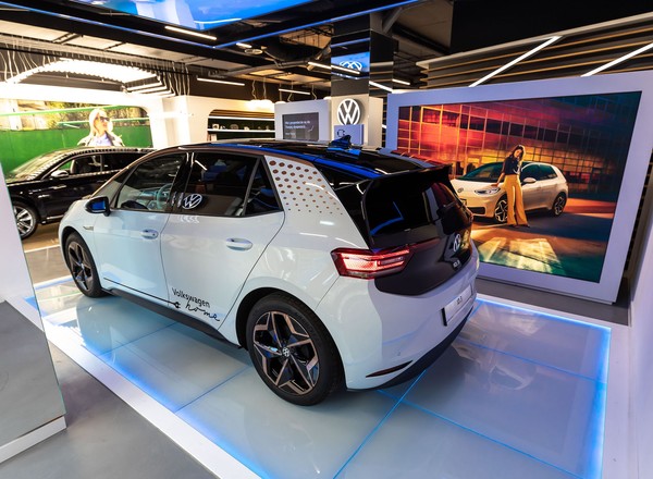 W tym kraju już w 2024 r. nie będą sprzedawać spalinowych Volkswagenów