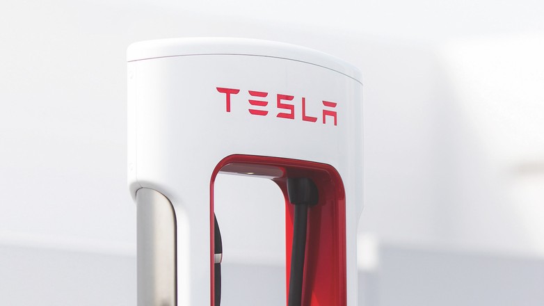 Ford Mustang Mach-E kontra Tesla Model 3