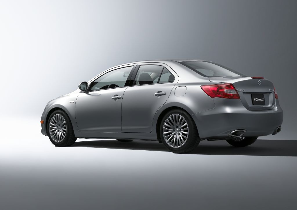Suzuki Kizashi - Świeżutkie zdjęcia nowego, sportowego sedana