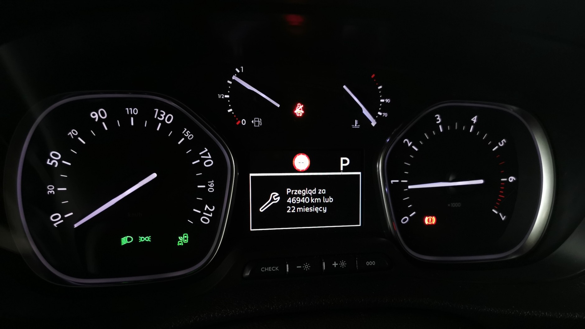 Przegląd za prawie 47 tys. km... oto wskazanie komputera pokładowego w prawie nowym samochodzie z przebiegiem 3060 km 