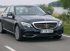 Mercedes elegancki, Volvo bezpieczne, a Toyota niezawodna? Jak Polacy postrzegają marki?