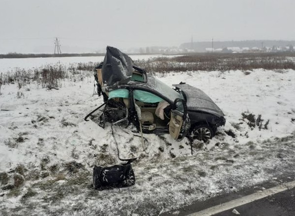 Jaguar się rozpadł, jego kierowca miał ponad 2 promile