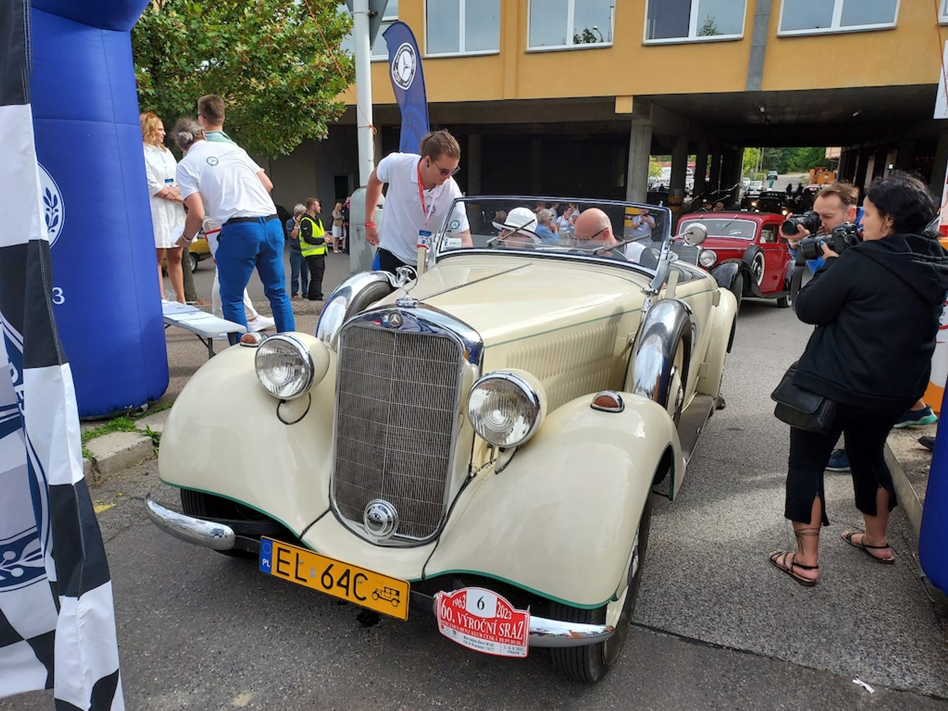 60 lat Klubu Mercedesa w Pradze. Mercedes 230 N Roadster z 1937 r. polskiej załogi
