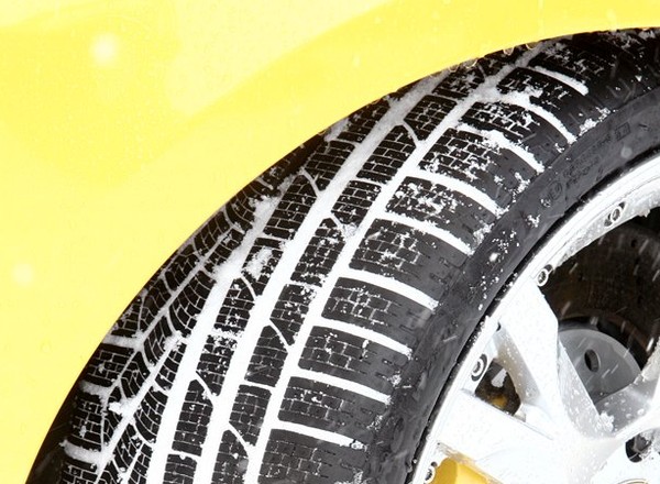 Opony całoroczne nie zawsze wystarczą w Europie. Kluczowy symbol 3PMSF