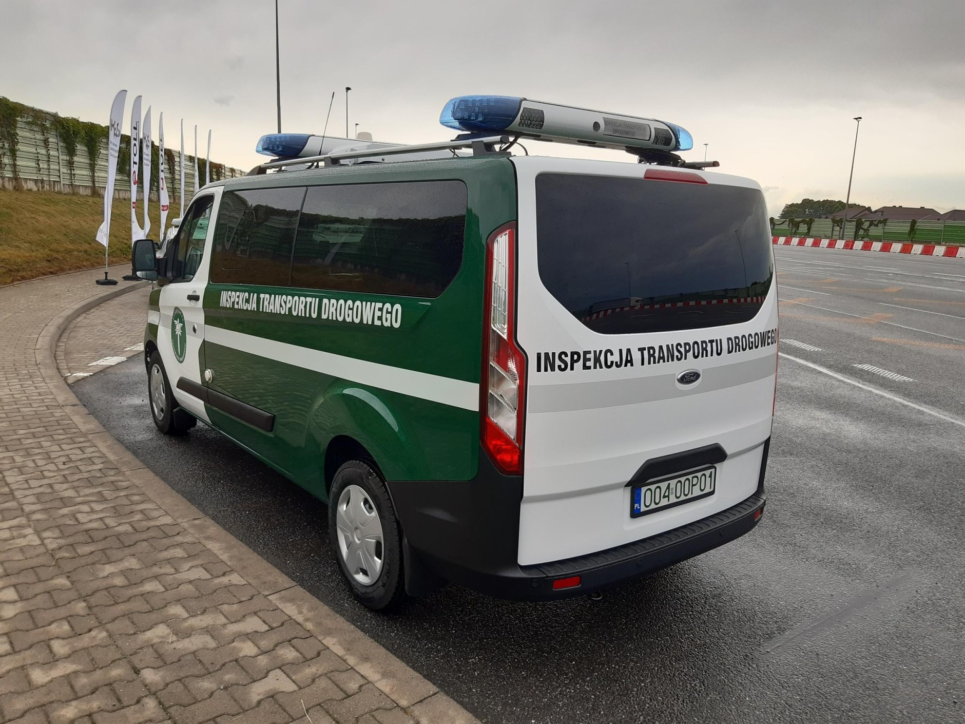 Nowe radiowozy do kontroli opłat drogowych e-TOLL