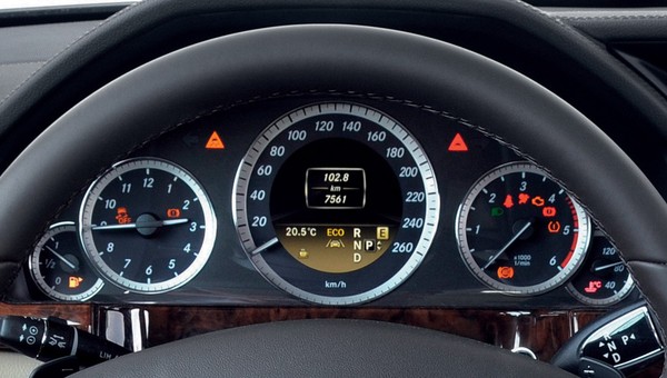 Dlaczego zimą auto zużywa więcej paliwa? Nie tylko pogoda jest winna