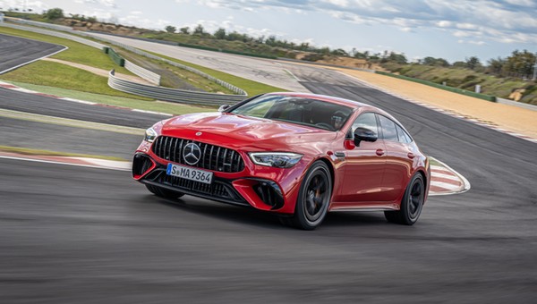 Hybrydowy Mercedes-AMG GT 63 S E Performance za milion. Sprawdziliśmy go na torze