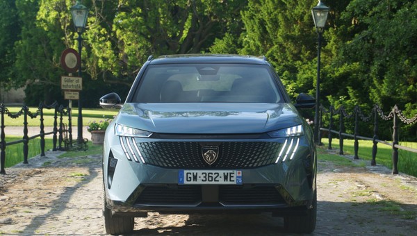 Peugeot e-5008 Long Range ma polskie ceny. Dwie wersje do wyboru