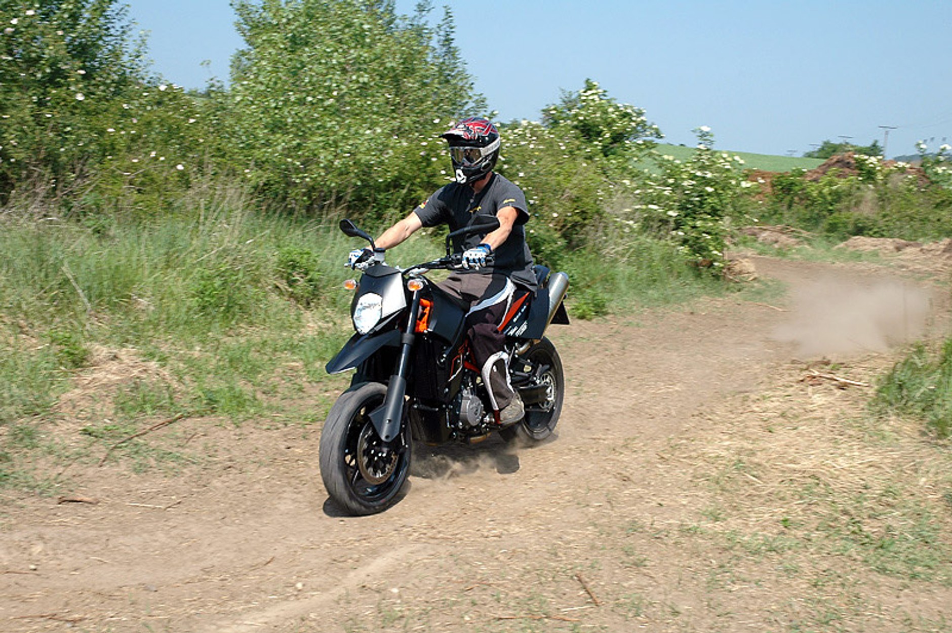 KTM 950 Supermoto R: duży dzikus (test)