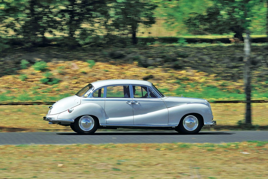 BMW V8 3200 Super - technika nowsza niż stylistyka