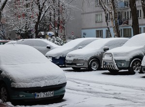 Co grozi za rozgrzewanie silnika na postoju? Mandat, którego chyba nigdy nikt nie dostał