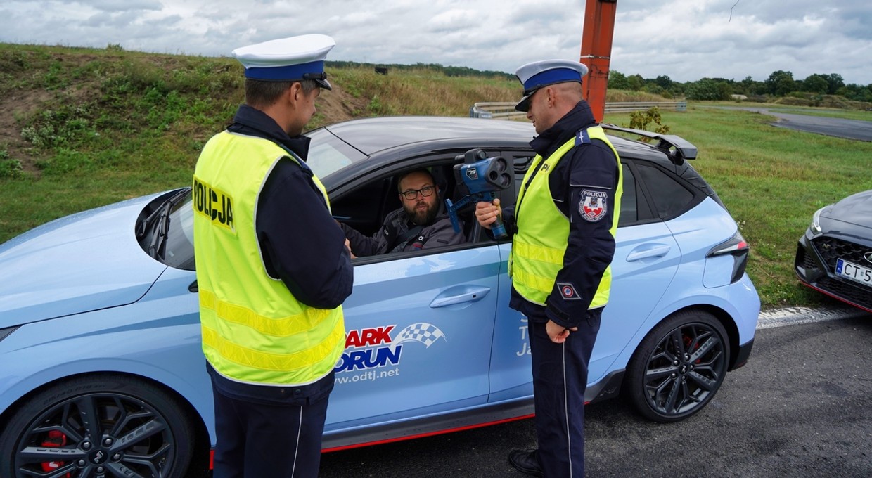 Policjanci zbroją się w nowoczesne laserowe mierniki prędkości. Wiemy, gdzie trafiły