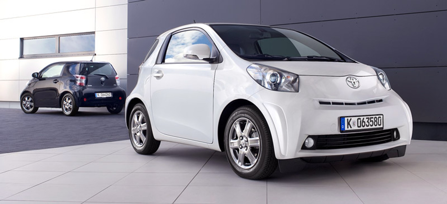 Paryż 2008: Toyota iQ – pierwsze informacje i fotografie wersji seryjnej