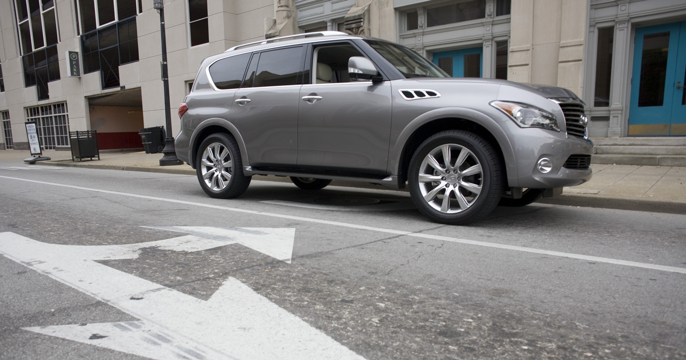 Infiniti QX56