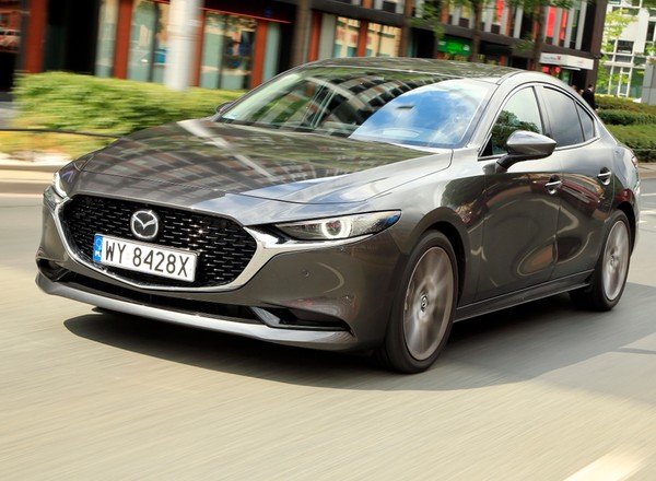 Mazda 3 sedan 2.0 Skyactiv-G 6AT – z ambicjami klasy premium – TEST