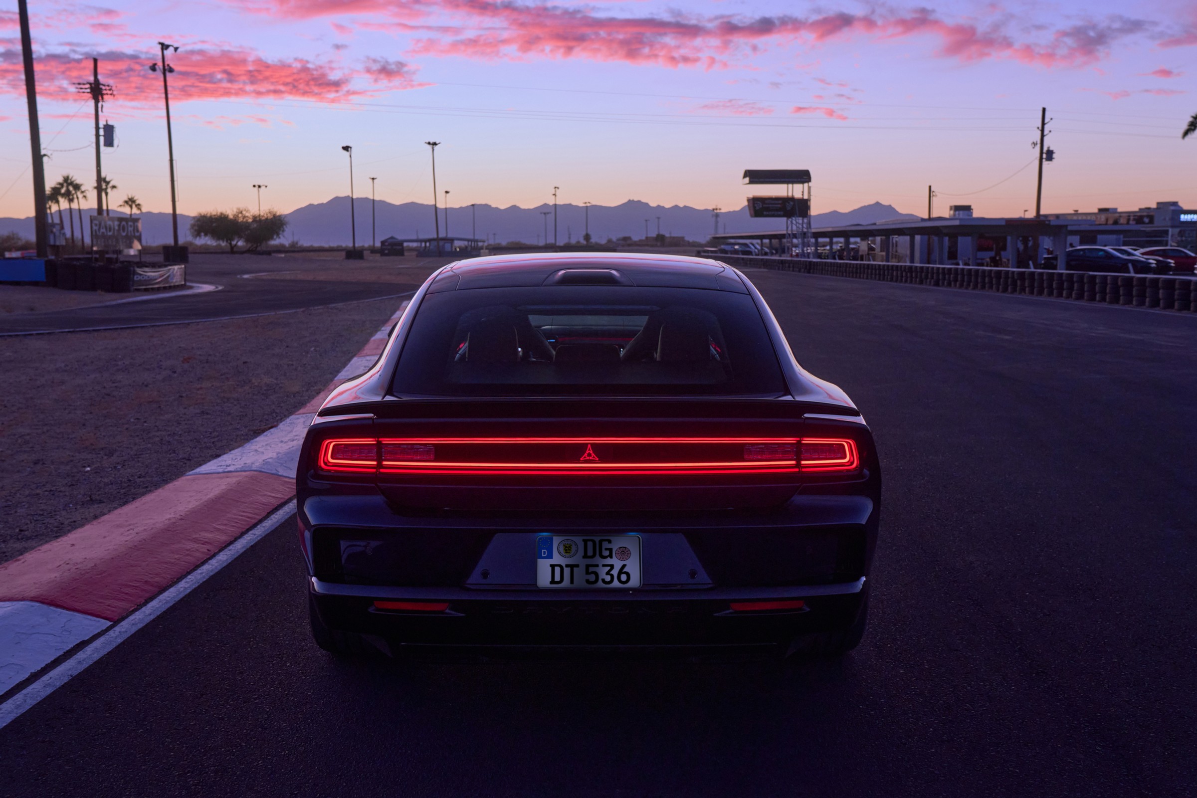 Dodge Charger oficjalnie dotarł do Europy. Nie jest wyłącznie benzynowy