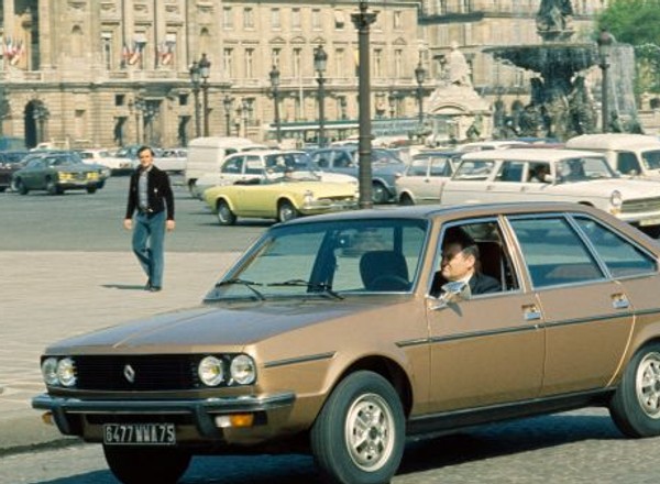 35 lat Renault 20 i modelu 30