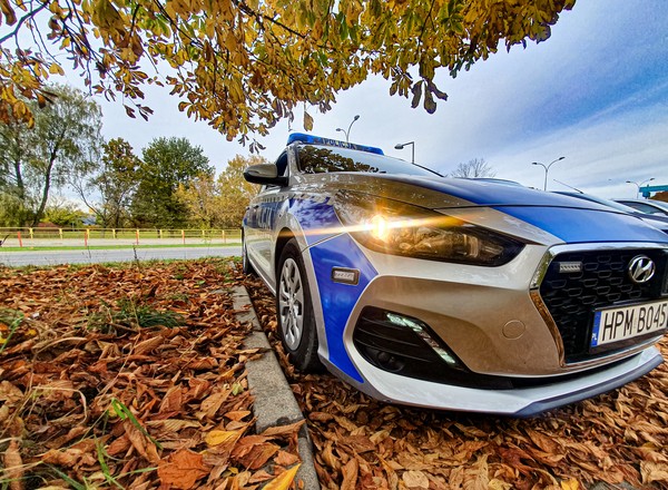 Był poszukiwany listem gończym.  Wpadł, bo uderzył w citroena