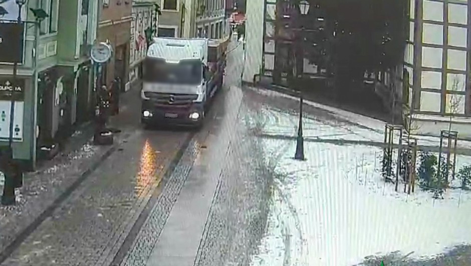 Kierowca ciężarówki wjechał na deptak w Zielonej Górze