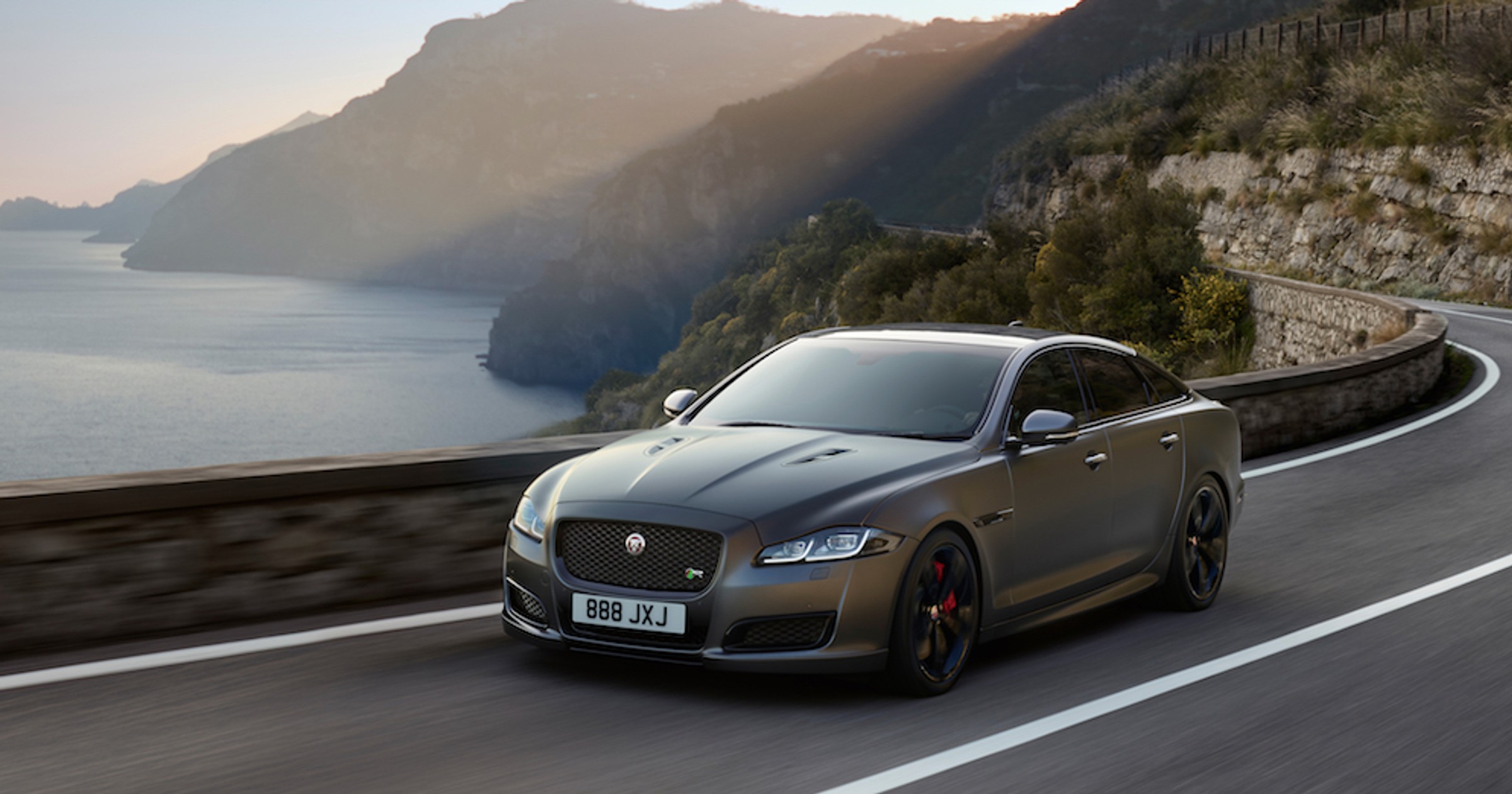 Jaguar XJR575