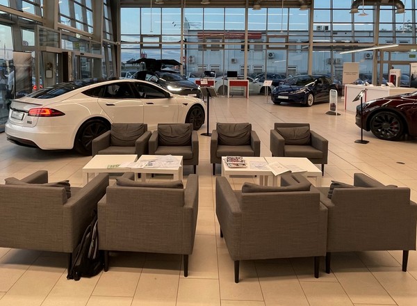 Dramatyczne wyniki sprzedaży elektryków w Polsce. Tesla dominuje