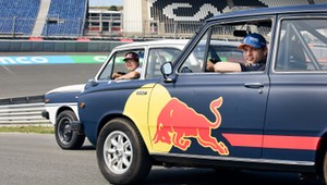 Wyścig na wstecznym. Co po godzinach robią kierowcy F1 [WIDEO]