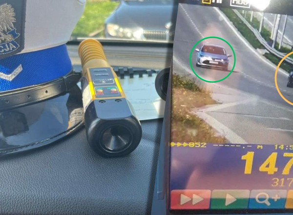 Policjanci przerwali wyścig. Kierowcy BMW i Toyoty po zatrzymaniu zbili piątki