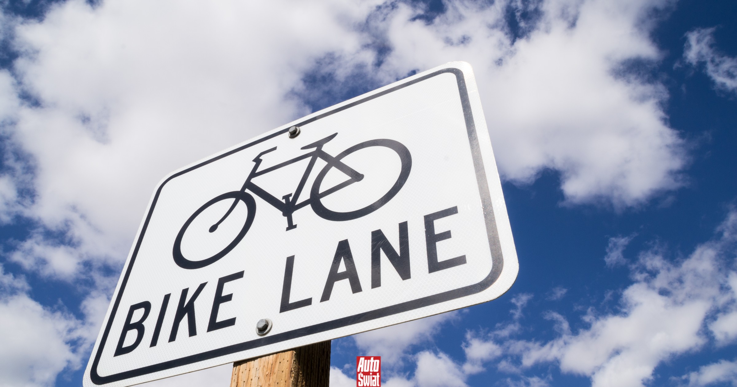 Ścieżki dla rowerów i chodniki są "wrogie" dla samochodów, więc nie będą ich budować