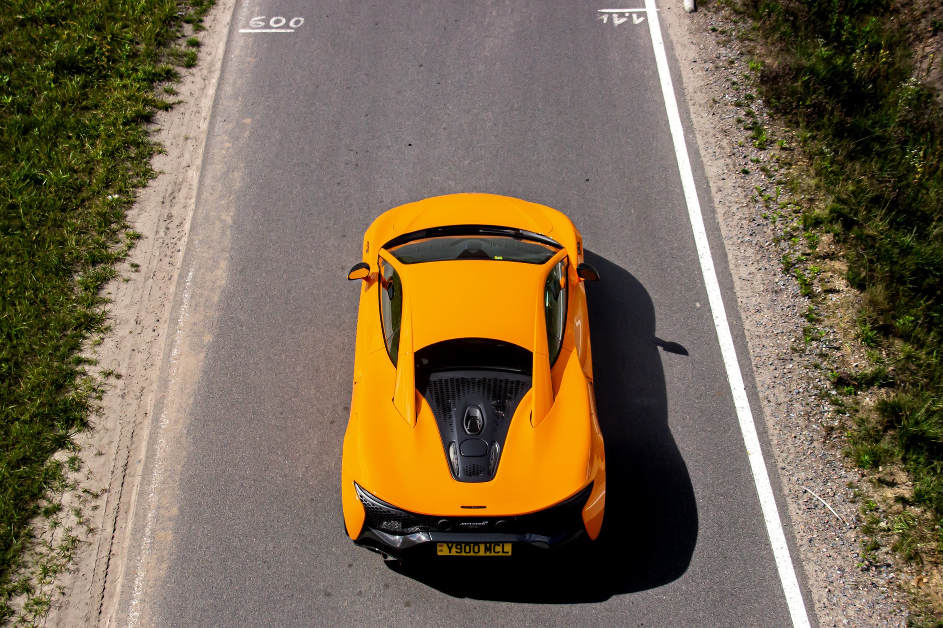 McLaren Artura.