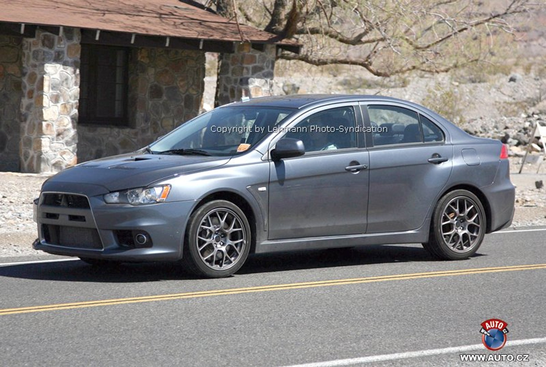 Zdjęcia szpiegowskie: Mitsubishi Lancer EVO X (pierwsze fotografie seryjnego auta)