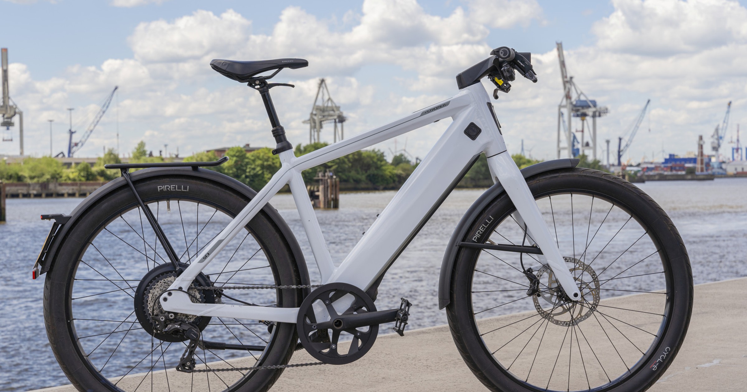 Kierowcy chętnie złomują stare auta w zamian za dopłatę do roweru elektrycznego