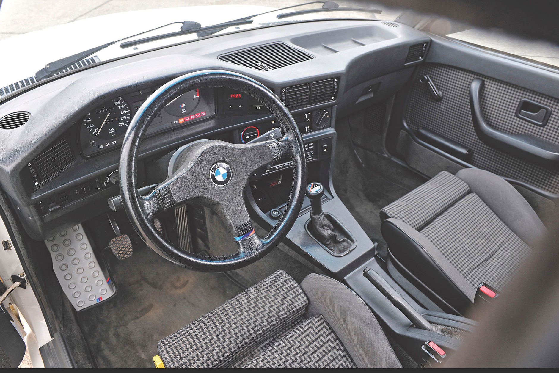 BMW M5 - model z tajną misją