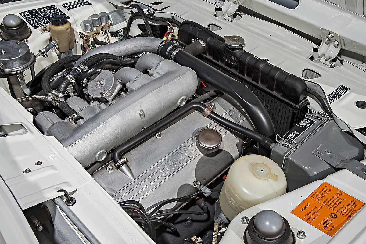 Legenda znów prowokuje - nowe BMW M2 spotyka BMW 2002 Turbo