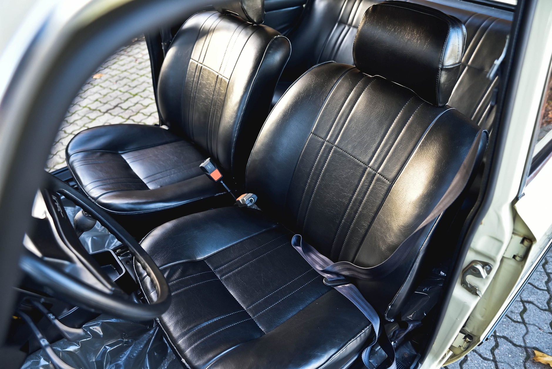 Ten Duży Fiat jest nowy, choć ma 35 lat.  FSO 125p wystawiony na aukcji.