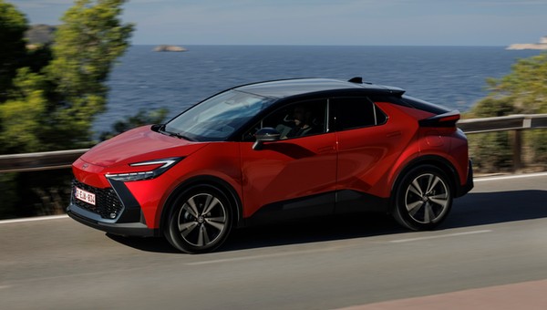 Toyota znowu to zrobiła. Rabaty na C-HR z 2024 i 2025. Sprawdzamy