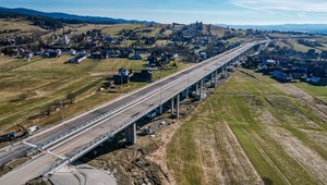 Widowiskowy fragment nowej zakopianki. Biegnie 24 metry nad ziemią