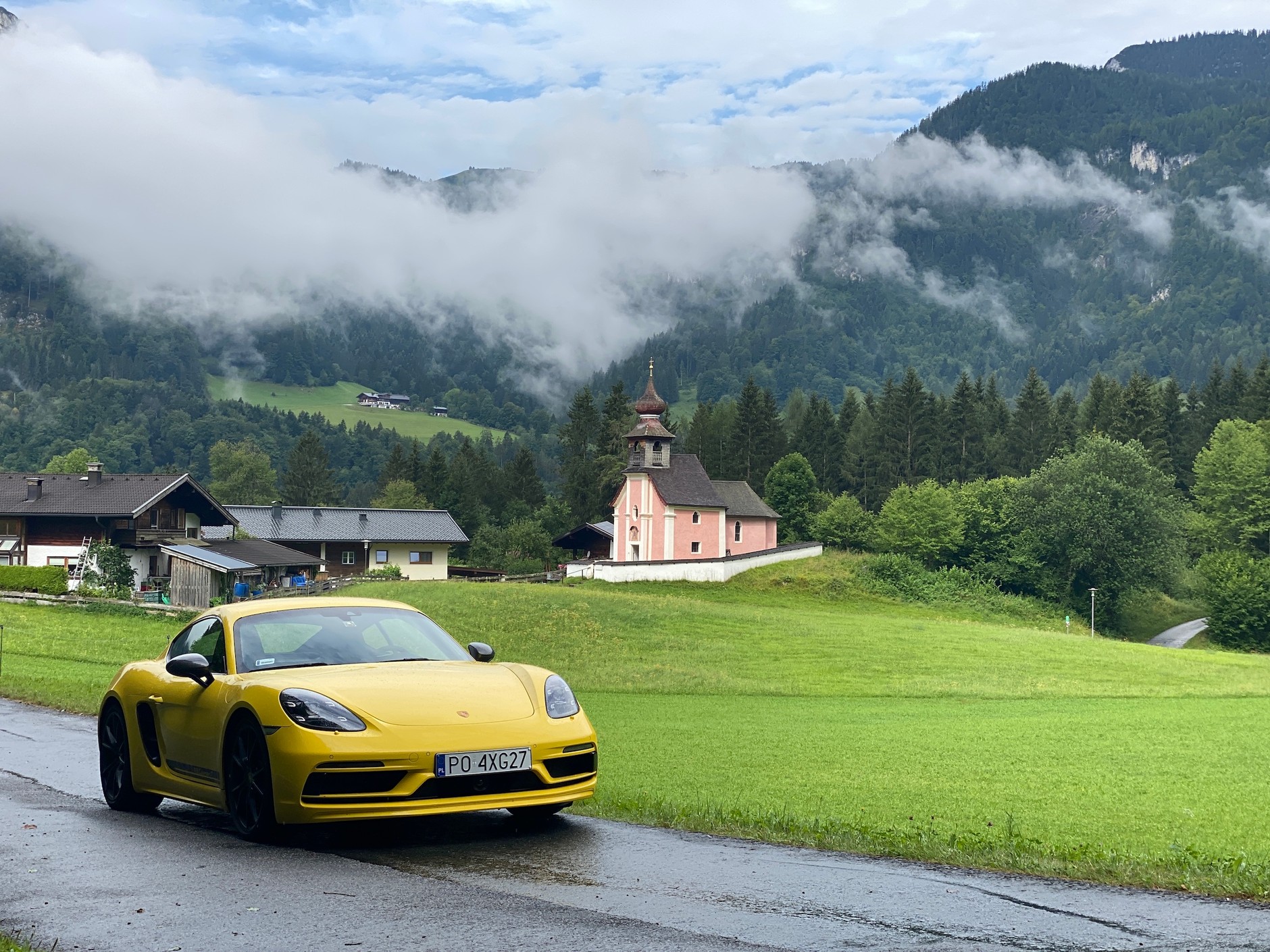 Porsche 718 Cayman T (982c) – podróż w Alpy