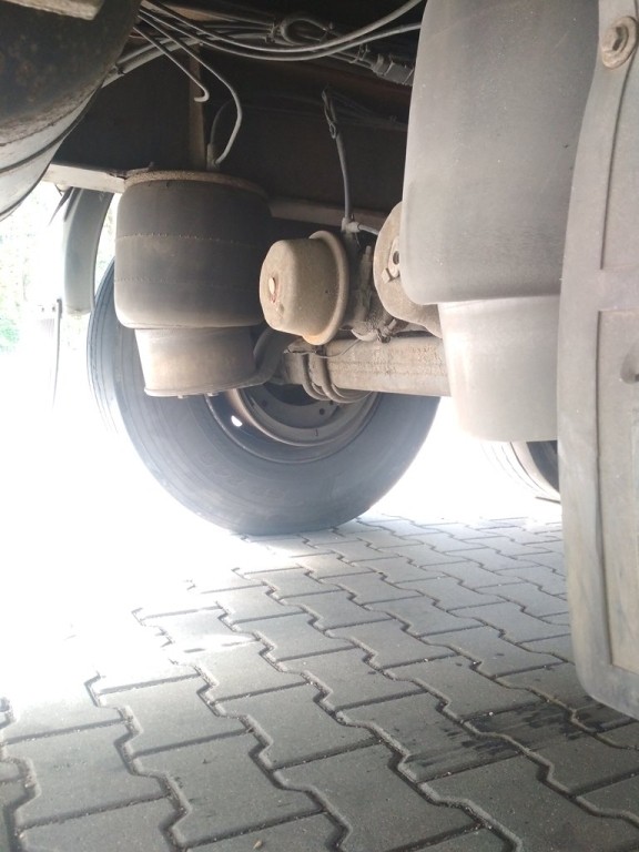 Wiózł 23 tony stali. W ogóle nie powinien wyjechać na drogę