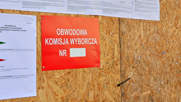 Czego nie wolno robić z samochodem podczas ciszy wyborczej? Jakie są kary za jej złamanie?